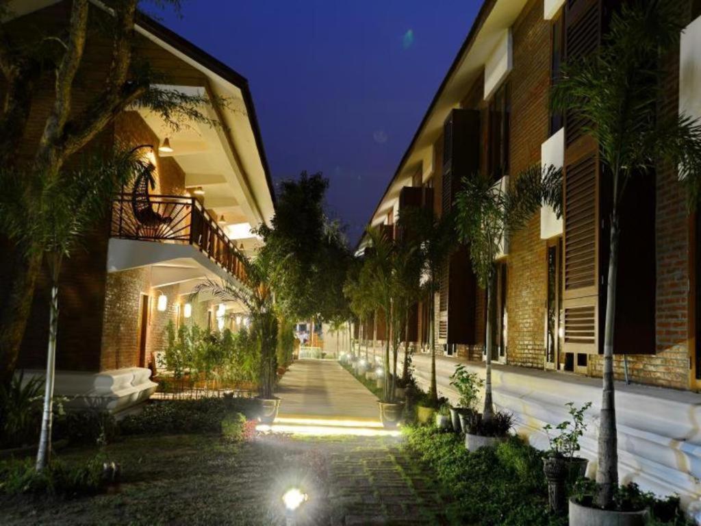 Zfreeti Hotel Nyaung-U Екстер'єр фото